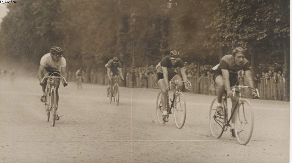 PHOTO ANCIENNE SITUEE - LE CRITERIUM D'EUROPE AUX TUILLERIES