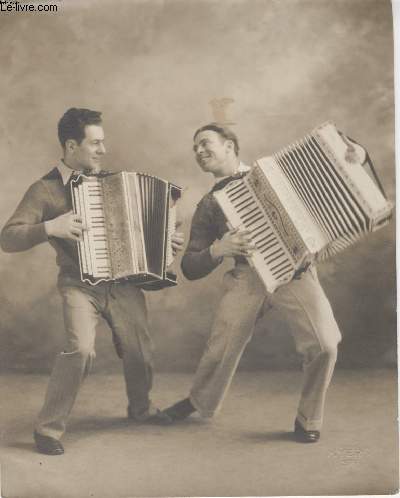 PHOTO ANCIENNE NON SITUEE - ACCORDEONISTES