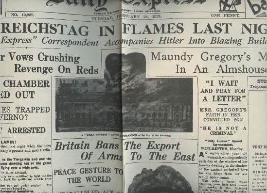 A la une - Fac-simil 12- vol.4 -Daily Express n10237 tuesday, feb. 28 1933- The Reichstag in flames last night - Chancellor vows crushing revenge on Reds- German chamber burned out - Incendiaries trapped in inferno? ..