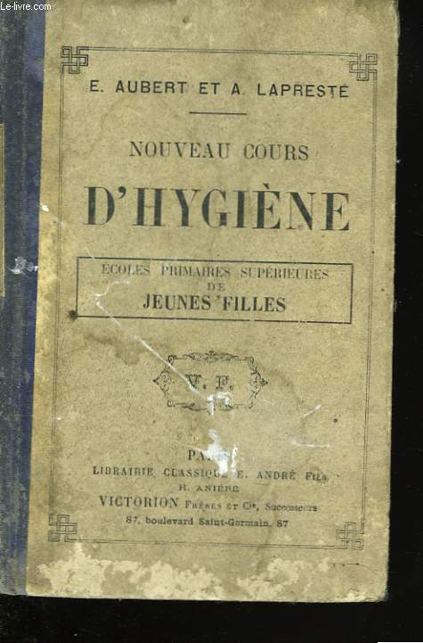 NOUVEAU COURS D'HYGIENE. ECOLES PRIMAIRES SUPERIEURE DE JEUNES FILLES