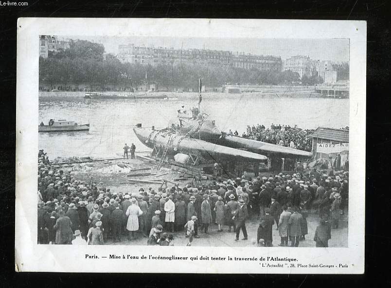 1 Photographie en noir et blanc, de la mise  l'eau de l'ocanoglisseur qui doit tenter la traverse de l'Atlantique,  Paris ( Provenant des Archives d'un Armateur de Pche  la Morue de Bgles (Gironde - 33)).