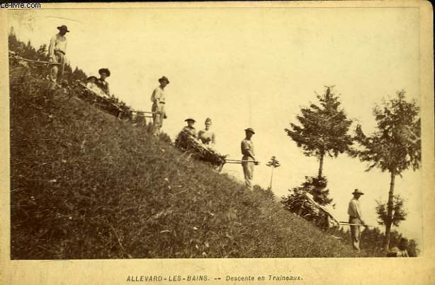 Une photographie originale, en noir et blanc, d'une descente en Traineaux  Allevard-les-Bains.