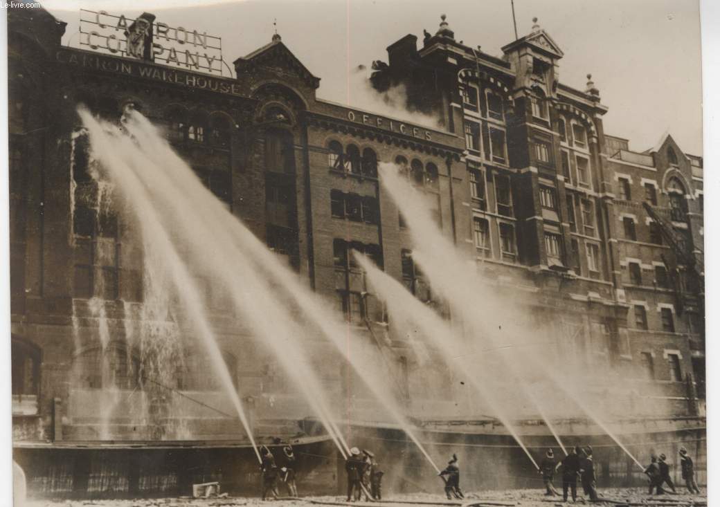 PHOTO ANCIENNE SITUEE - A LONDRES LE TROISIEME INCENDIE EN TROIS JOURS