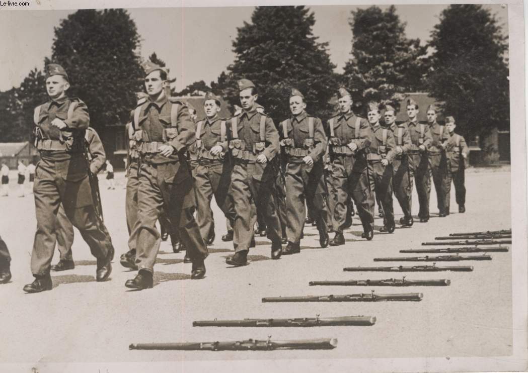 PHOTO ANCIENNE SITUEE - L'INSTRUCTION DES JEUNES SOLDATS ANGLAIS