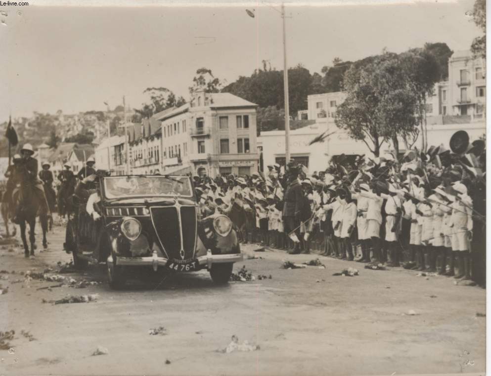 PHOTO ANCIENNE SITUEE - LE GOUVERNEMENT GENERAL DE MADAGASCAR REJOINT SON NOUVEAU POSTE