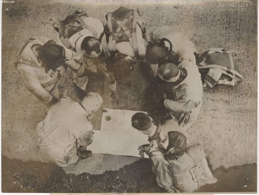 PHOTO ANCIENNE SITUEE - LES MANOEUVRES AERIENNES BRITANIQUES