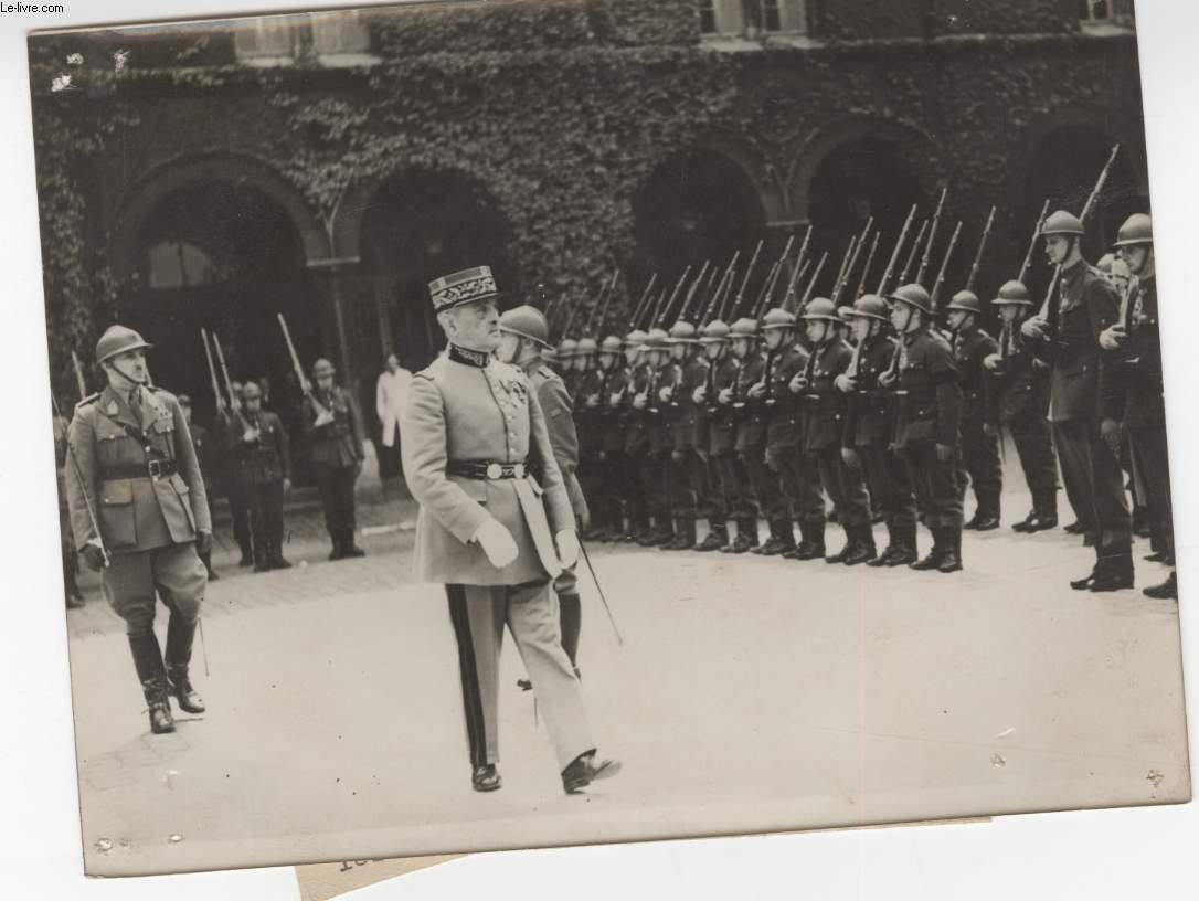 PHOTO ANCIENNE SITUEE - UNE PRISE D'ARMES FRANCO-BELGE