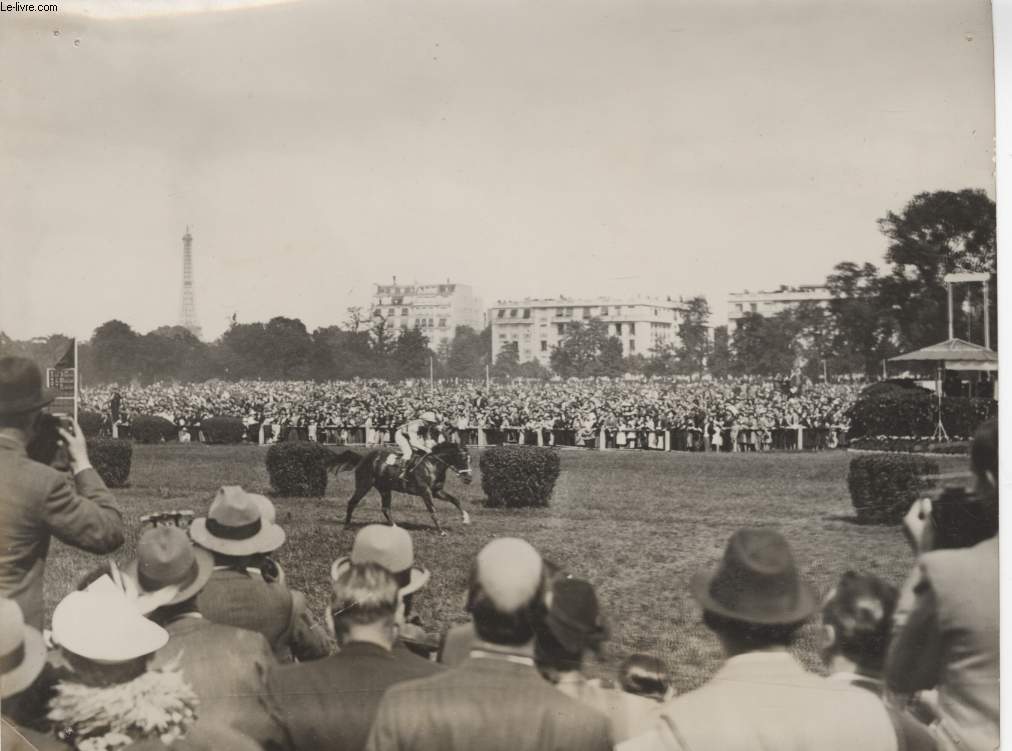 PHOTO ANCIENNE SITUEE - LE GRAND STEEPLE A AUTEUIL A ETE GAGNE PAR INGRE