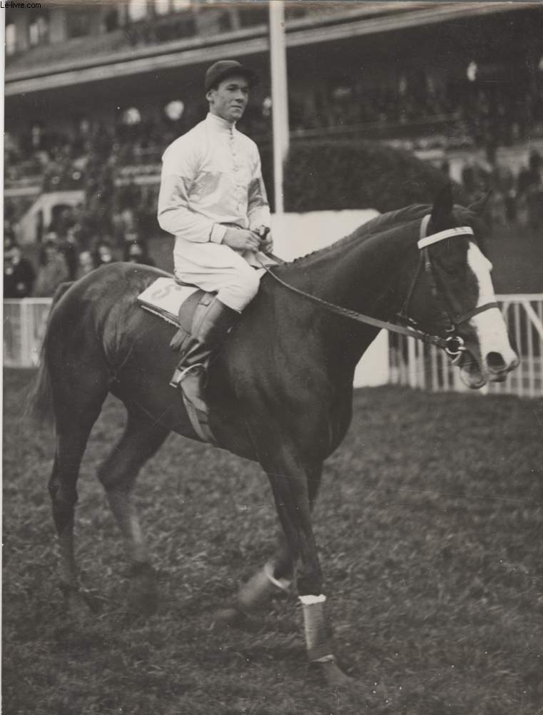 PHOTO ANCIENNE SITUEE - AVANT LE GRAND STEEPLE CHASE DE PARIS