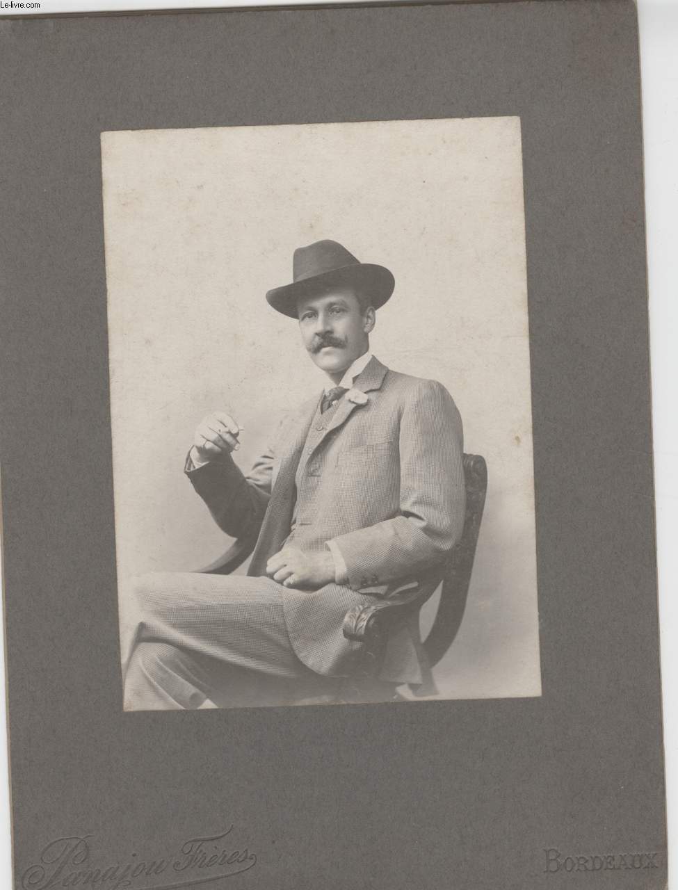 PHOTO ANCIENNE NON SITUEE - PORTRAIT MONSIEUR MOUSTACHE CHAPEAU