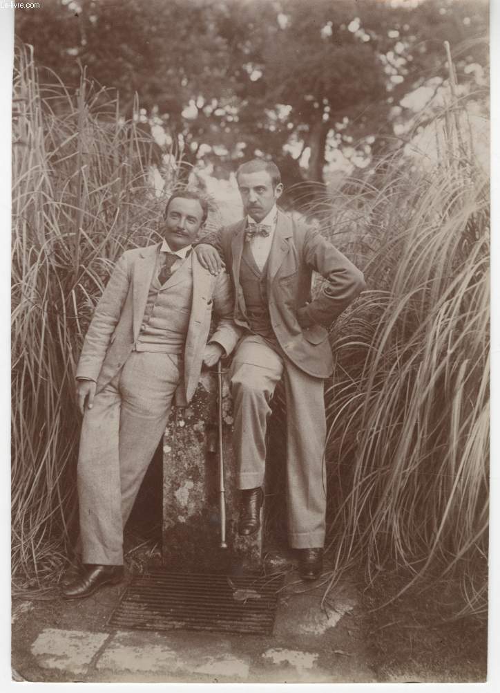 PHOTO ANCIENNE NON SITUEE - DEUX HOMMES A LA FONTAINE