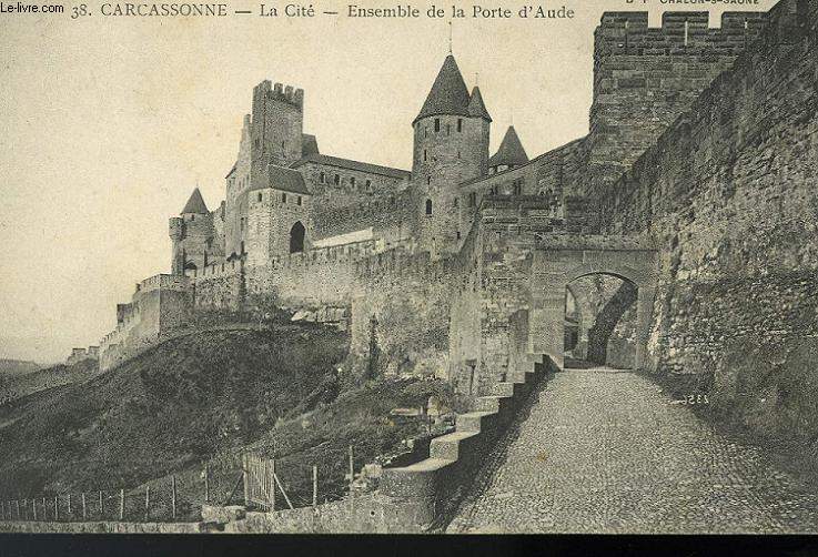 CARTE POSTALE - CARCASSONNE LA CITE