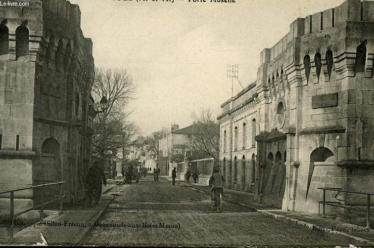 CARTE POSTALE - TOUL - PORTE MOSELLE