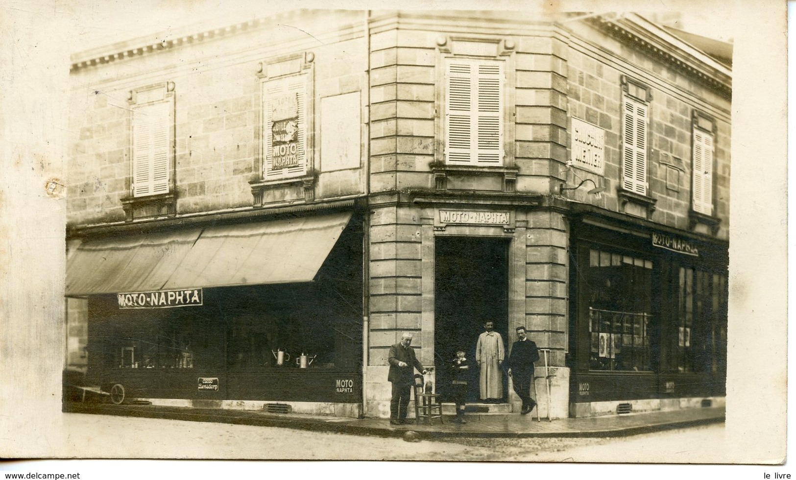 CPA PHOTO 24 LA-ROCHE-CHALAIS. DEVANTURE DE MAGASIN. PUB MOTO-NAPHTA. CACHET MAISON BOUTON P.RAMBAUD BRENNE 1929