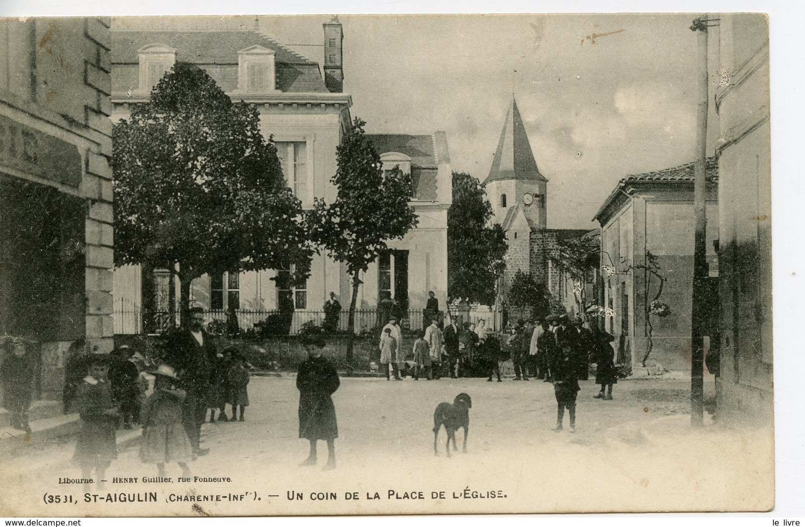 CPA 17 ST-AIGULIN. UN COIN DE LA PLACE DE L'EGLISE 1906