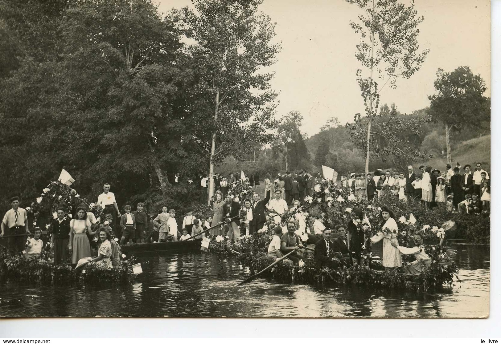 PHOTO FORMAT CPA (VERS 1950 ?) BARQUES FLEURIES FETE MARIAGE ? CLASSEE A PARCOUL DORDOGNE