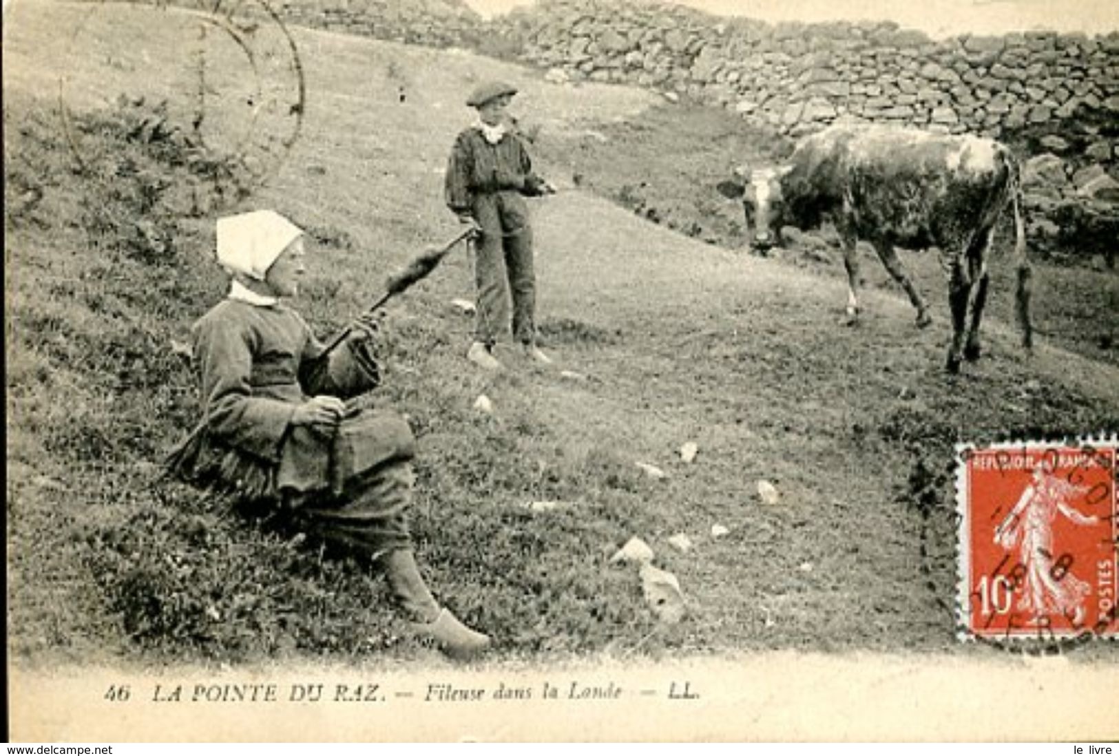 CPA 29 LA POINTE DU RAZ. FILEUSE DANS LA LANDE 1918