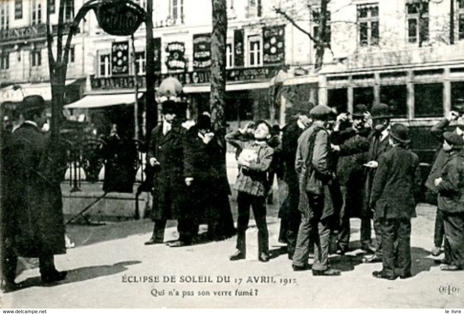 CPA ECLIPSE DE SOLEIL DU 17 AVRIL 1912. QUI N'A PAS SON VERRE FUME ? PUBLICITE CHOCOLAT LOUIT