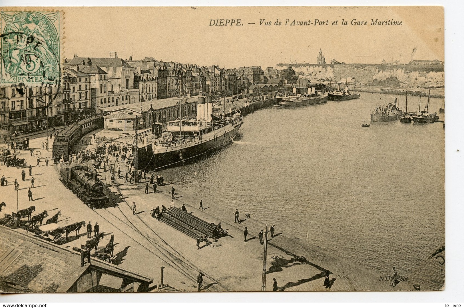 CPA 76 DIEPPE. VUE DE L'AVANT-PORT ET LA GARE MARITIME