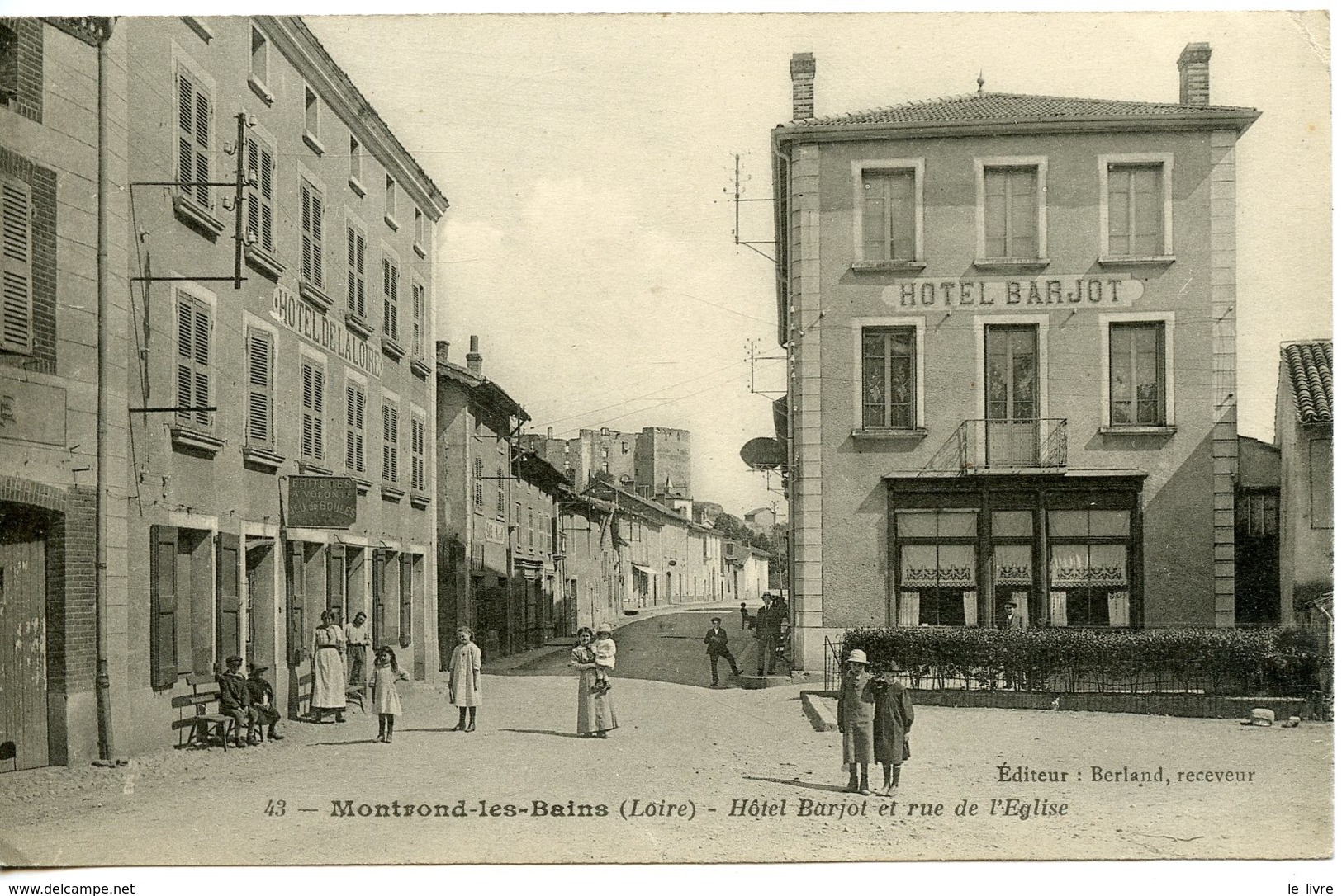 CPA 42. MONTROND-LES-BAINS. HOTEL BARJOT ET RUE DE L'EGLISE