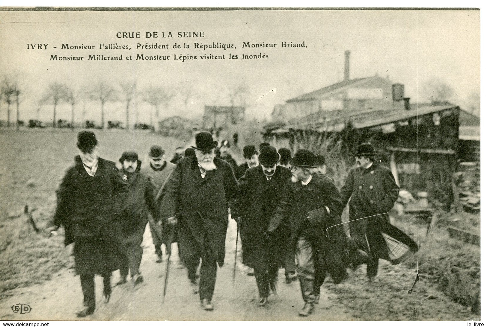 CPA 75 PARIS. CRUE DE LA SEINE. MONSIEUR FALLIERES PRESIDENT...BRIAND...MILLERAND...LEPINE..VISITENT LES INONDES