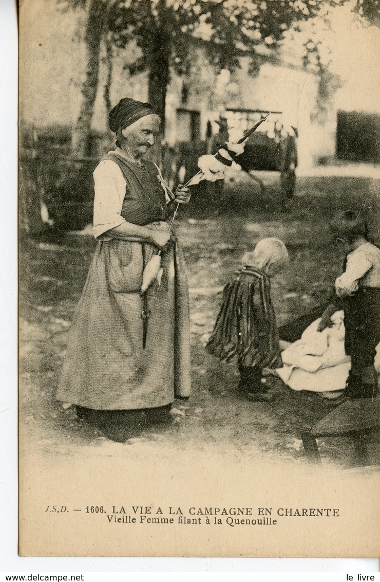 CPA 16 LA VIE A LA CAMPAGNE EN CHARENTE. VIEILLE FEMME FILANT A LA QUENOUILLE 1918