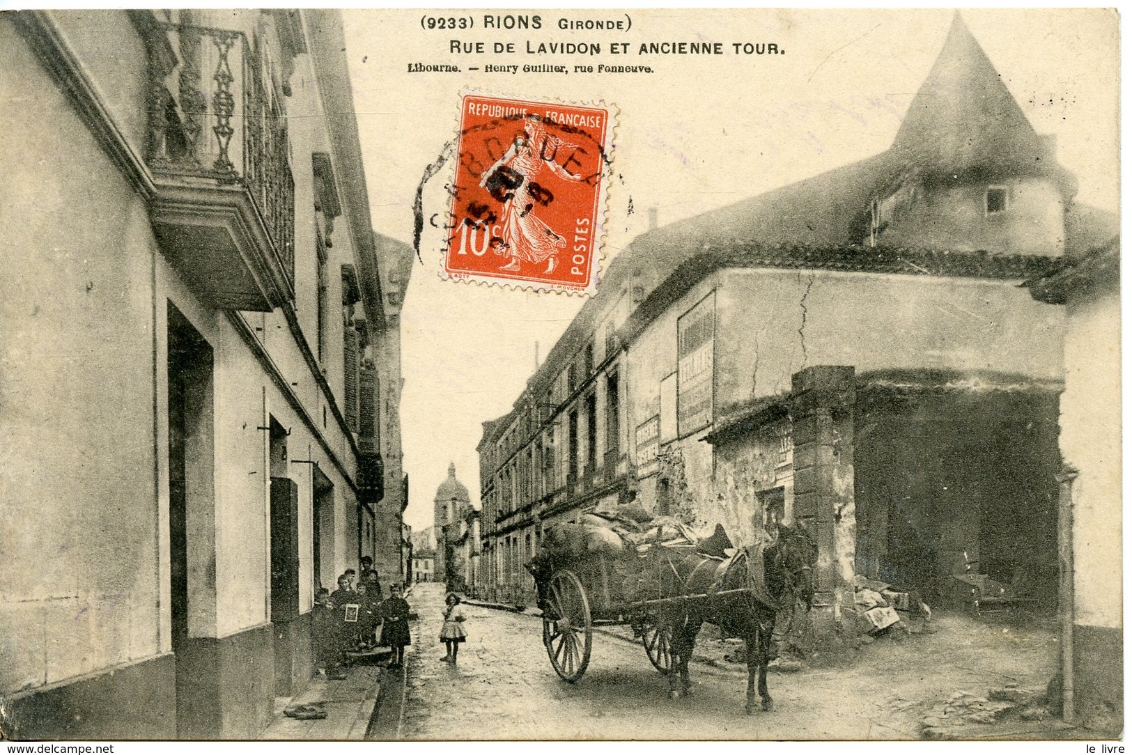 CPA 33 RIONS. CARTE ENTIEREMENT DEDOUBLEE. RUE DE LAVIDON ET ANCIENNE TOUR