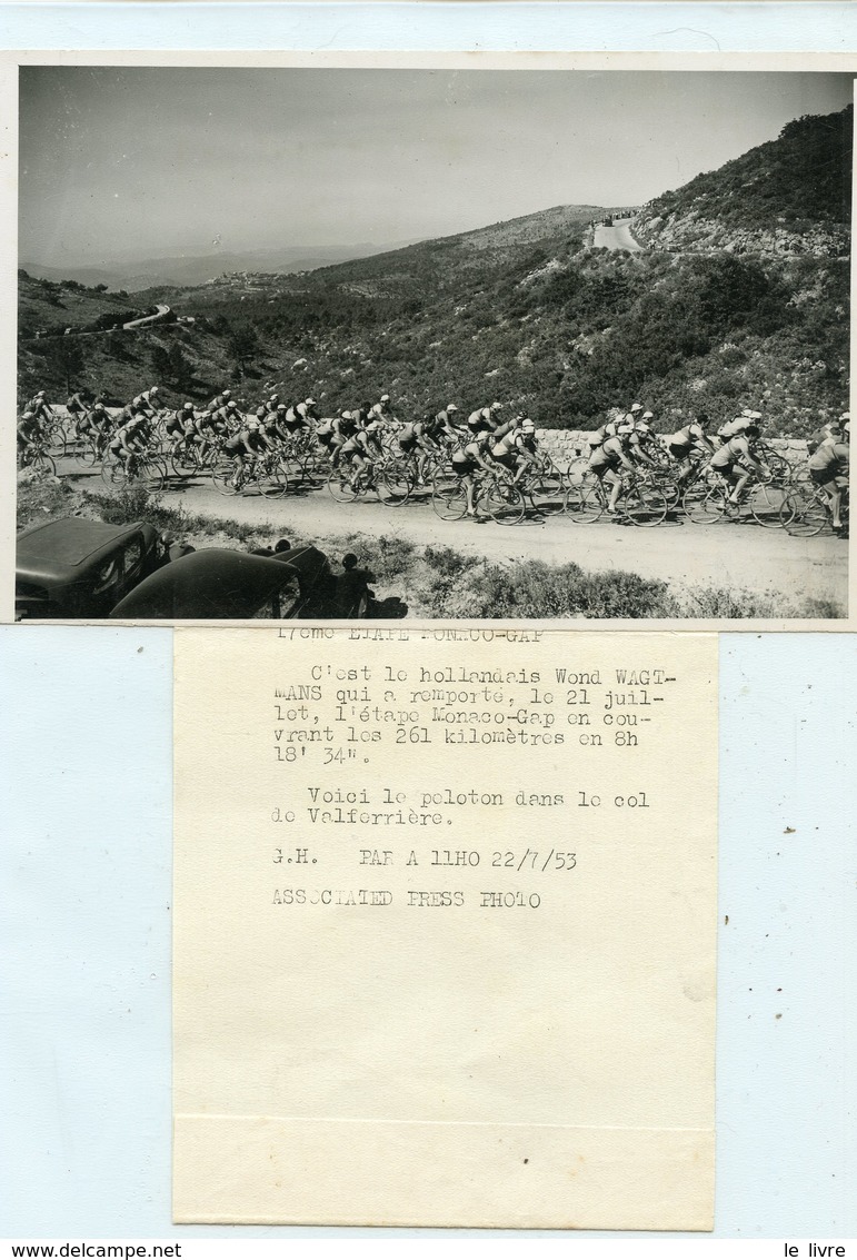 PHOTO ASSOCIATED PRESS TOUR DE FRANCE 1953 LE PELOTON DANS LE COL DE VAL FERRIERE