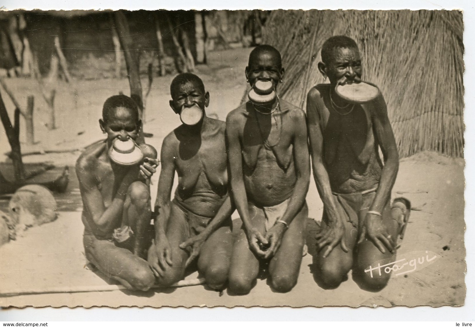 CPSM PHOTO AFRIQUE EQUATORIALE FRANCAISE. FEMMES A PLATEAUX