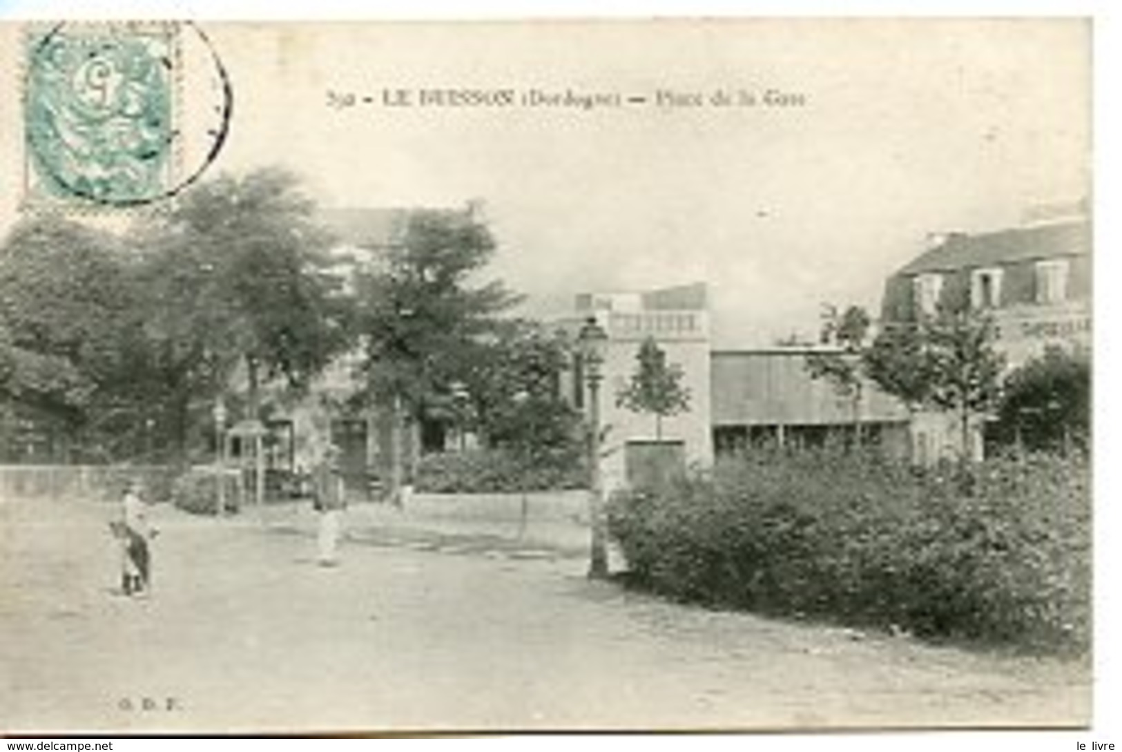 CPA 24 LE BUISSON. PLACE DE LA GARE