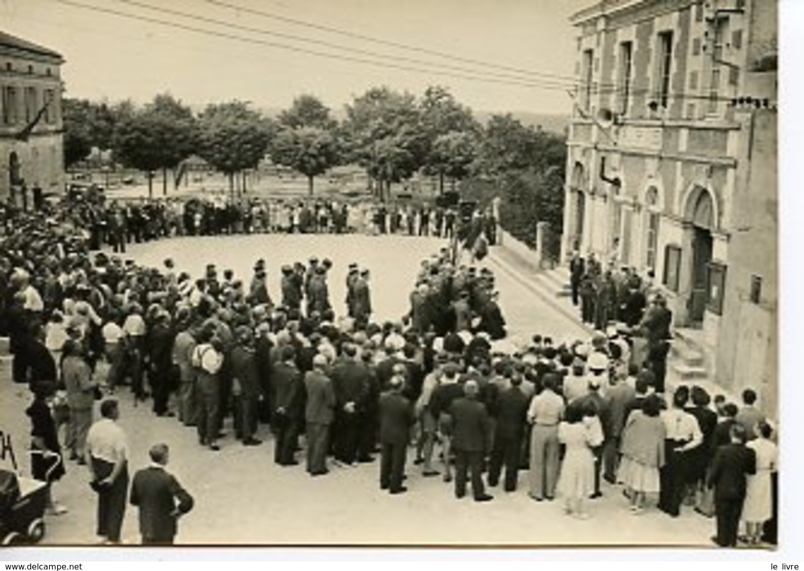 LA ROCHE CHALAIS 24 PHOTO D'EPOQUE REMISE DE LA LEGION D'HONNEUR AU MAIRE Mr CHEYLUD 1949