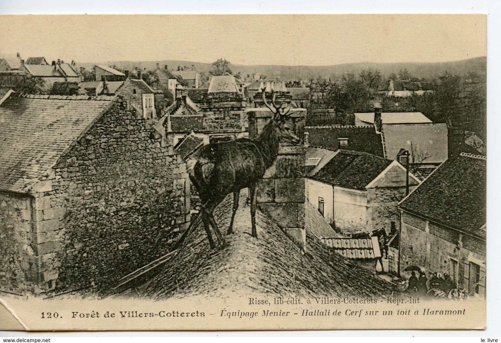 CPA CHASSE A COURRE. FORT DE VILLERS-COTTERETS. EQUIPAGE MENIER. HALLALI DE CERF SUR UN TOIT DE HARAMONT