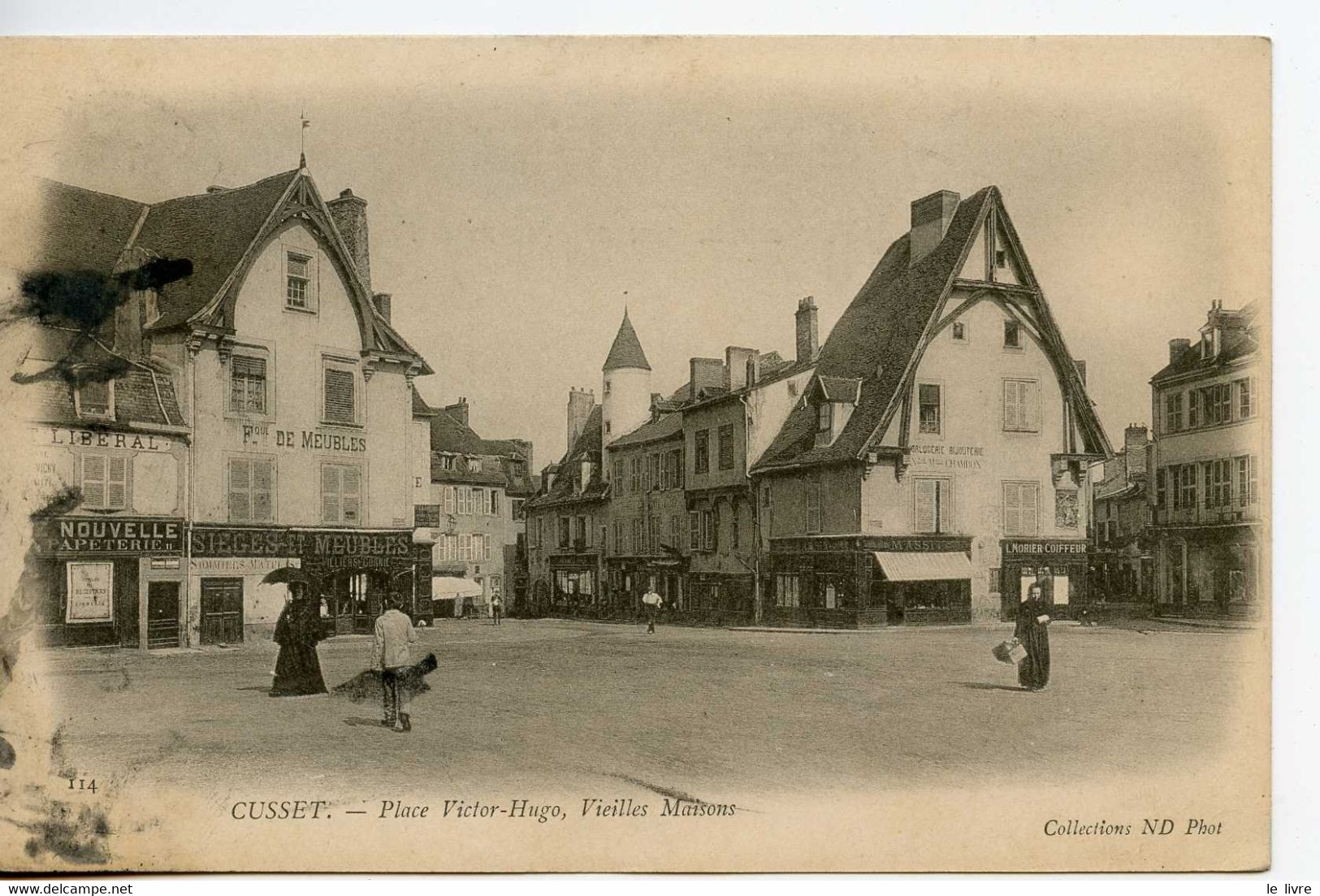 CPA 03 CUSSET. PLACE VICTOR HUGO VIEILLES MAISONS 1904