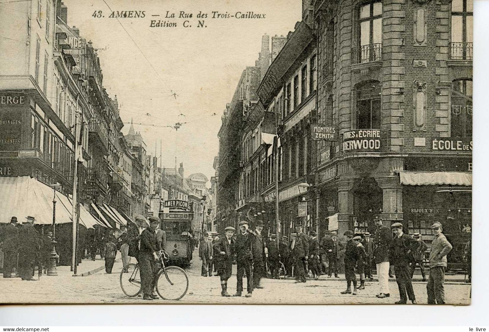 CPA 80 AMIENS. LA RUE DES TROIS CAILLOUX