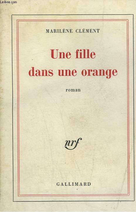 UNE FILLE DANS UNE ORANGE.