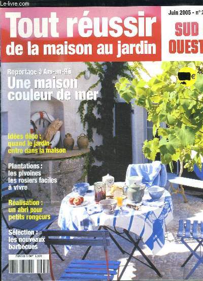 TOUR REUSSIR DE LA MAISON AU JARDIN N 2 JUIN 2005. SOMMAIRE: UNE MAISON COULEUR DE MER, LES NOUVEAUX BARBECUES, UN ABRI POUR PETIT RONGEUR, QUAND LE JARDIN ENTRE DANS LA MAISON...