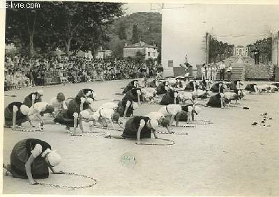 PHOTOGRAPHIE EN NOIR ET BLANC DE JEUX A HASPARREN. PAYS BASQUE