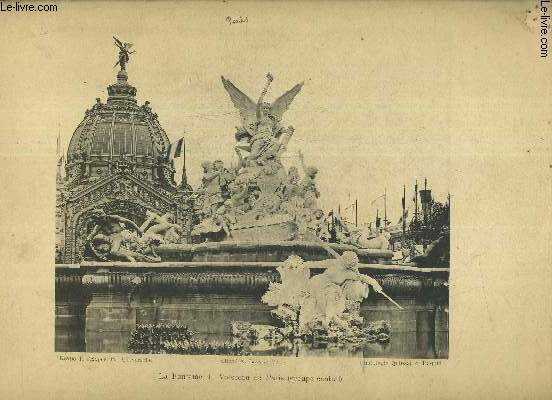 UNE PHOTOGRAPHIE EN NOIR ET BLANC DE LA FONTAINE DU VAISSEAU DE PARIS (GROUPE CENTRAL).