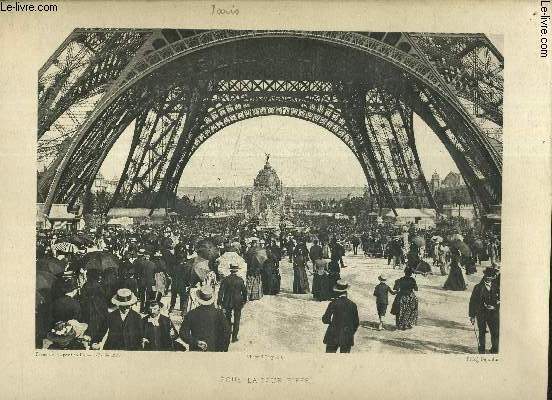 1 PHOTOGRAPHIE EN NOIR ET BLANC SOUS LA TOUR EIFFEL - REVUE DE L'EXPOSITION UNIVERSELLE DE 1889 - CLICHE J.LEVY ET CIE - HELIOG DUJARDIN.
