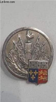 UN INSIGNE MILITAIRE DE LA DIRECTION COMMISSARIAT ARMEE DE TERRE CMD RENNES.