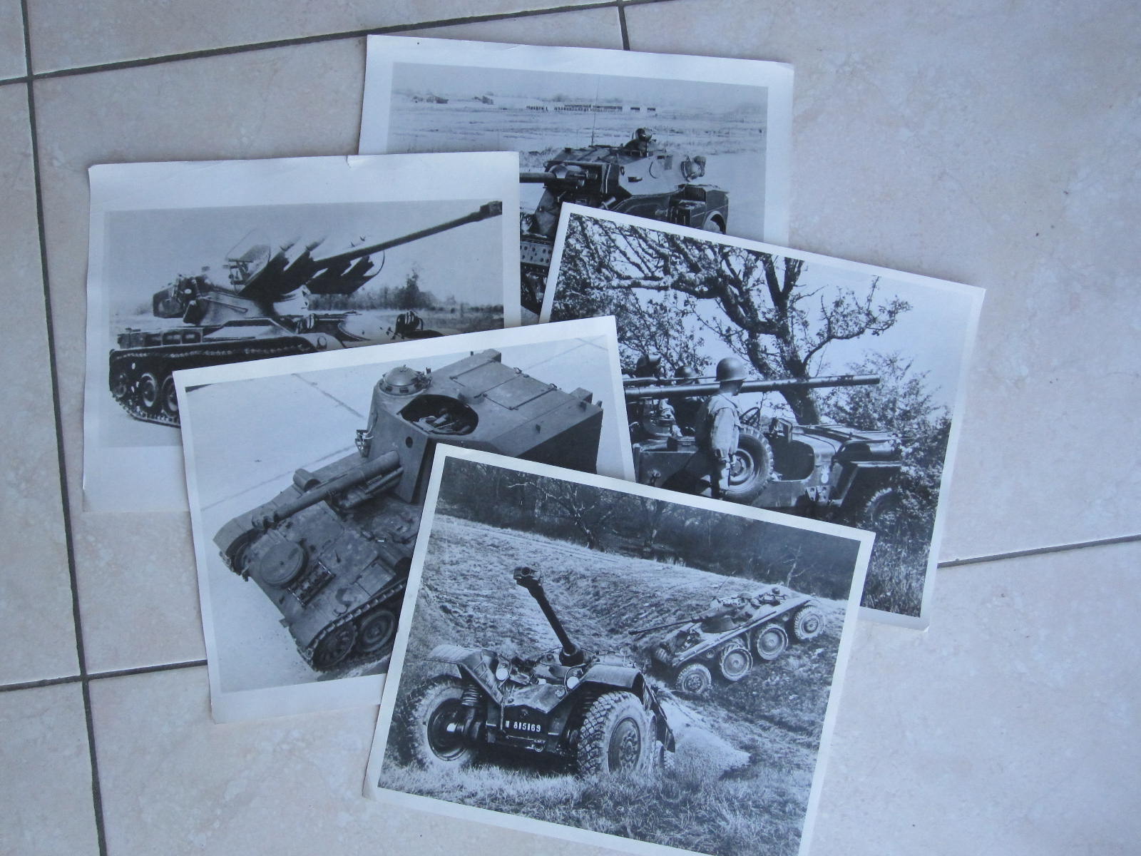 Lot de 6 photographies de Chars AMX.