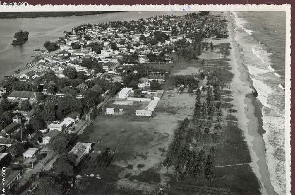 PHOTO-CARTE DE LA COTE D'IVOIRE : GRAND BASSAM, ANCIEN CHEF-LIEU.