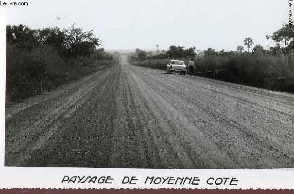 PHOTO-CARTE DE LA COTE D'IVOIRE : PAYSAGE DE MOYENNE COTE.