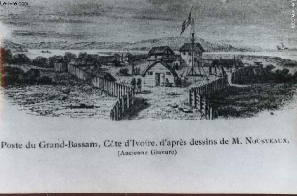 PHOTO ARGENTIQUE / COPIE D'UNE GRAVURE : POSTE DU GRAND-BASSAM, COTE D'IVOIRE, D'APRES DESSINS DE M. NOUSVEAUX (ANCIENNE GRAVURE).
