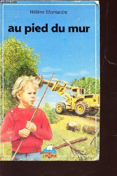 AU PIED DU MUR