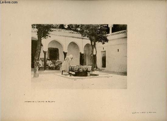 Intrieur de la Mosque de Milianah - Une photogravure en monochrome extraite de la revue mensuelle L'Algrie artistique et pittoresque (vers 1890).