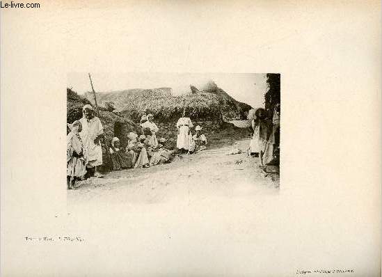 Teniet-El-Haad - Le Village Ngre - Une photogravure en monochrome extraite de la revue mensuelle 'Algrie artistique et pittoresque (vers 1890).