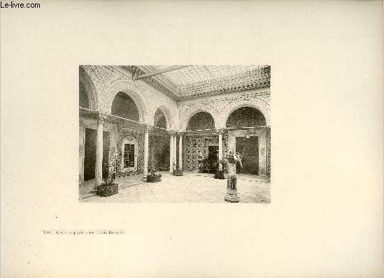 Tunis - Cour intrieure du Palais Hussein - Une photogravure en monochrome extraite de la revue mensuelle 'Algrie artistique et pittoresque (vers 1890).
