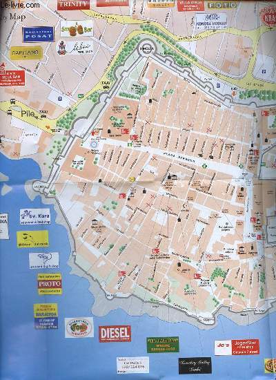 Un plan dpliant en couleur Dubrovnik - plan d'environ 66 x 48.5 cm.