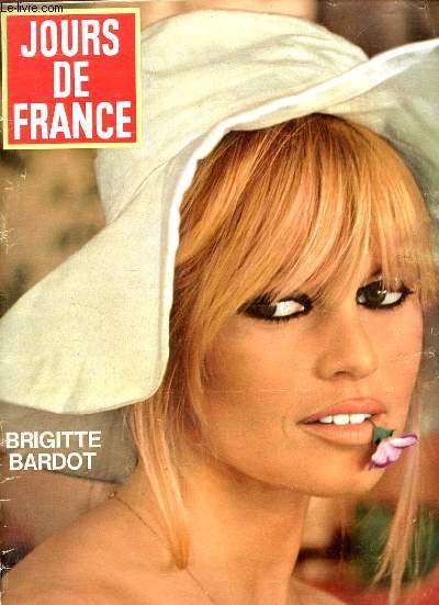 Jours de France n608 9 juillet 1966 - Brigitte Bardot - A Saint Tropez B.B.s'amuse - la monde prend le large - un shopping pour les maris - ne laissez pas vos enfants jouer avec vos vacances par Brgitte Baer - de nouvelles raisons d'aimer la mer etc.